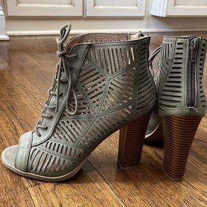 Mix No6 Almost new size 8